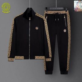 Picture of Versace SweatSuits _SKUVersaceM-3XL12yn6730189